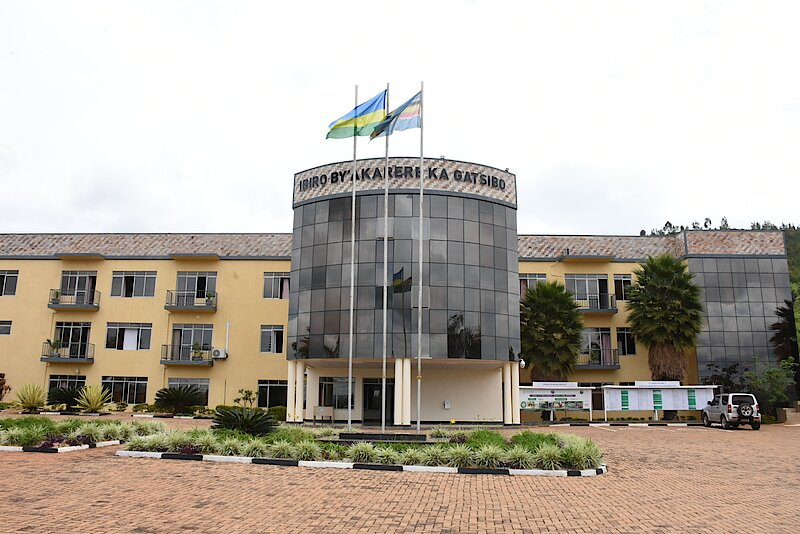 Gatsibo: Gukubitwa n’umugore n’abana byamuteye kwimanika